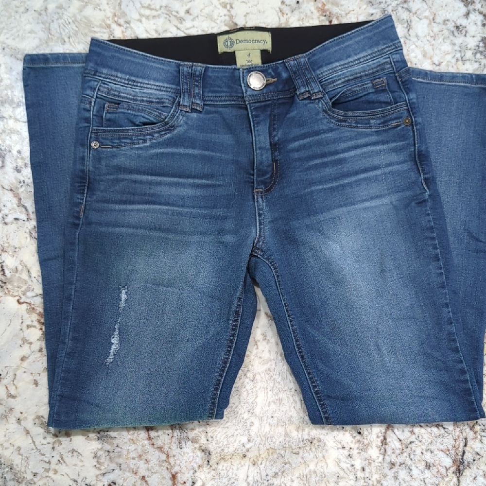 Democracy Blue Ankle Cropped Jeans with Stretch